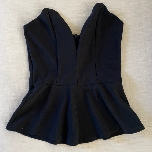 Cute/Simple but chic black top. - Picture 1 of 1